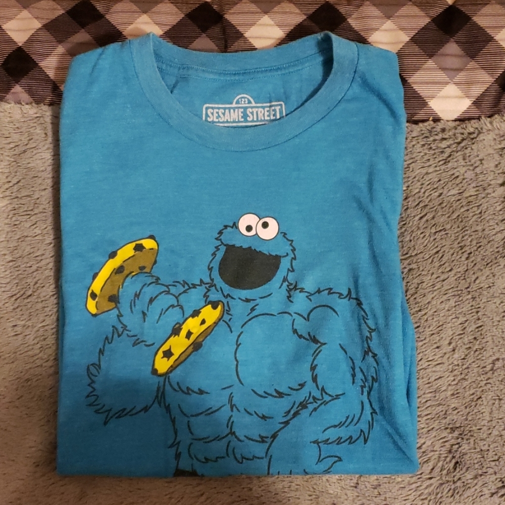 4 tee- shirts